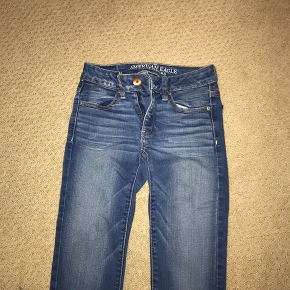 Light wash American Eagle jeans - Picture 2 of 2